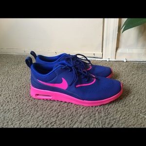 NIKE THEA SNEAKERS. ROYAL BLUE AND HOT PINK
